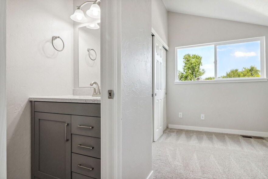 Building Photo - 1180 S Monaco St Pkwy