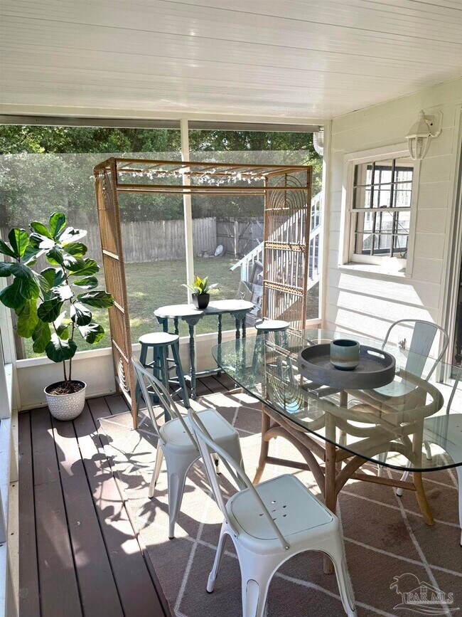 Building Photo - 6855 Pine St