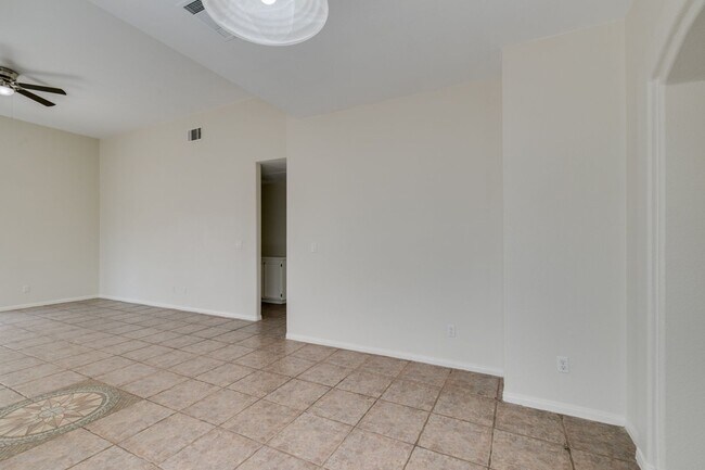 Building Photo - Charming 3-Bedroom Single-Story Home in Elkhorn!