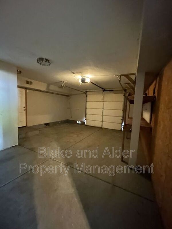 Building Photo - 5609 SE 117th Ave