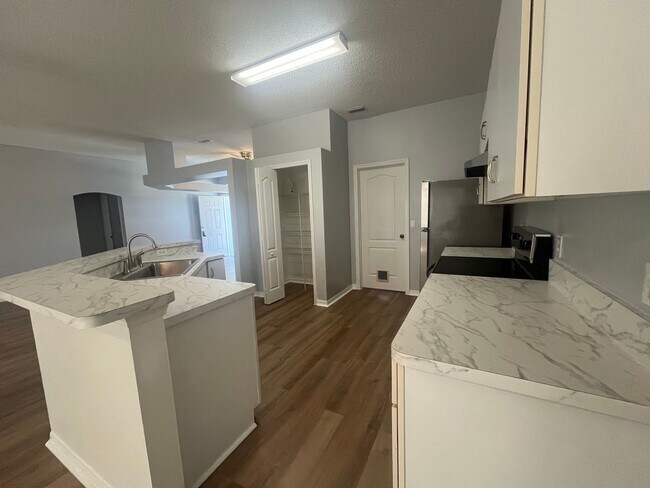 Building Photo - Nice Home in Seminole Woods!