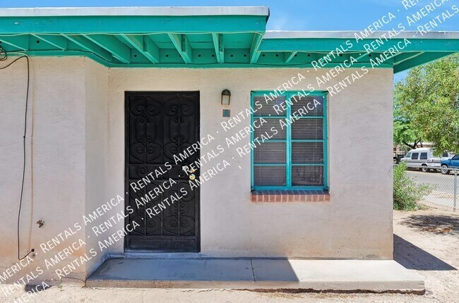 Building Photo - 219 W 28th St