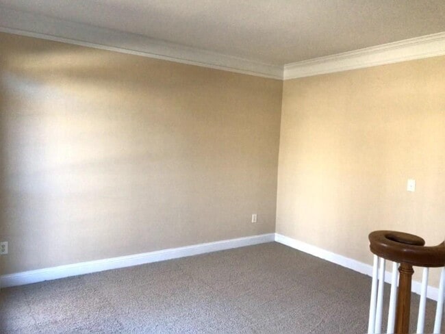 Building Photo - 527 Huntington Downs