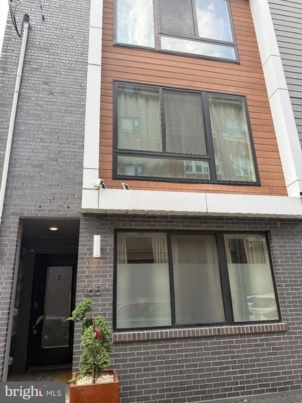 Building Photo - 1651 E Eyre St