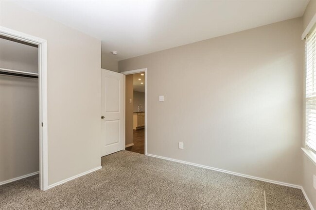 Building Photo - 9944 Gln Brk Ln