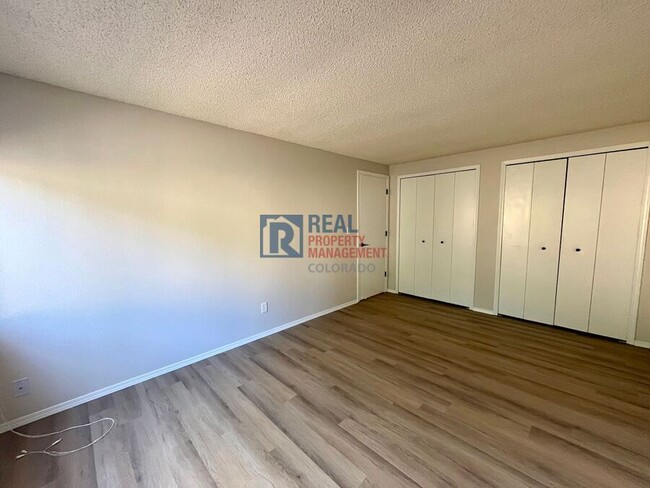Building Photo - 2229 Villa Rosa Dr