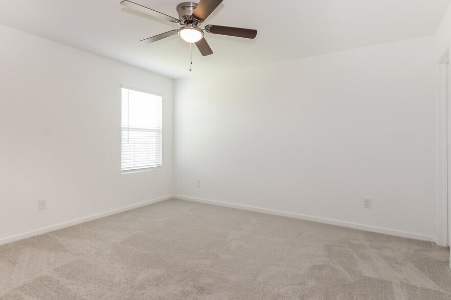 Building Photo - 102 Wild Rose Dr