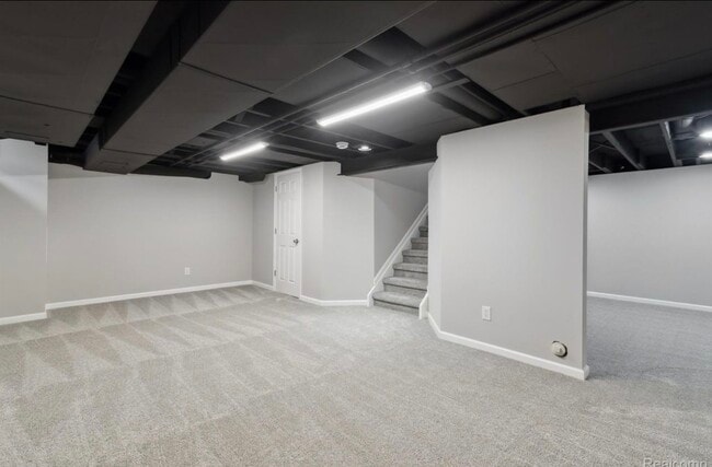 Building Photo - 6879 Brookshire Dr
