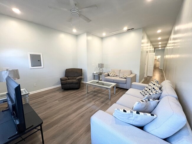 Building Photo - 3206 Rudd Ave