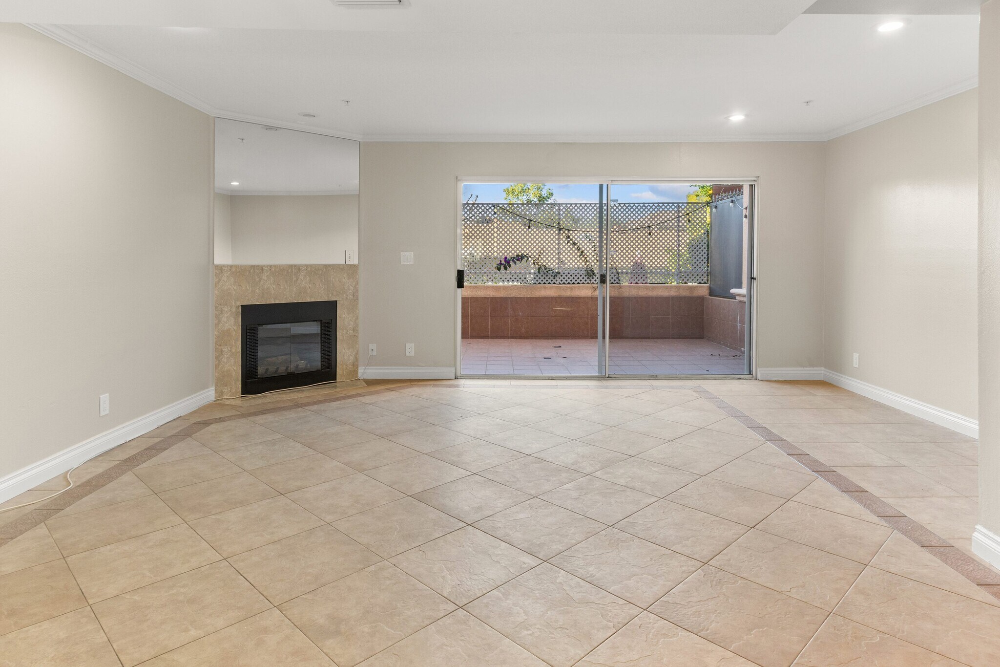 Building Photo - 321 W Dryden St