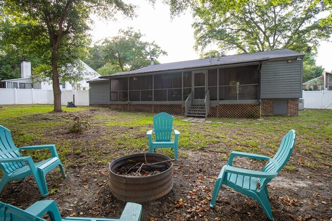 Building Photo - Beautiful Three Bedroom Home for Rent – 1440 Land of Lakes Circle, Lexington, SC