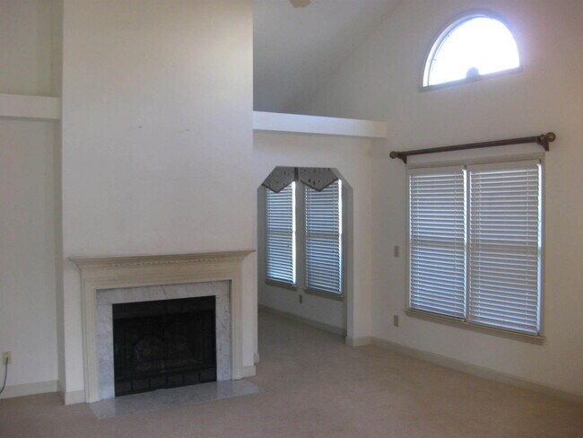 Building Photo - One Story Townhouse in Adams Farm