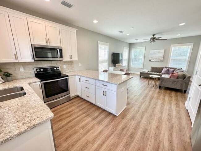 Building Photo - 433 Adams Avenue Valparaiso, FL 32580
