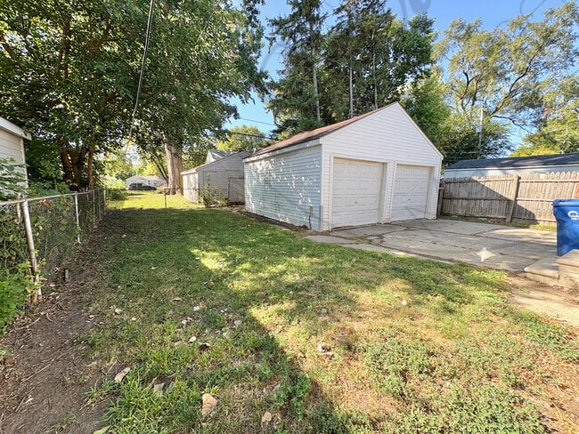 Building Photo - 7032 Fisher Ave
