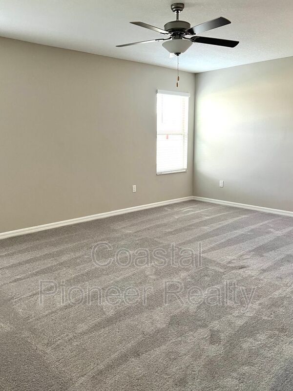 Building Photo - 16695 Parker River St