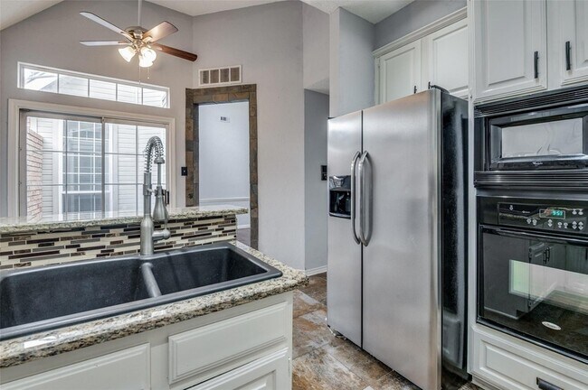 Building Photo - 7700 Windmere Ct