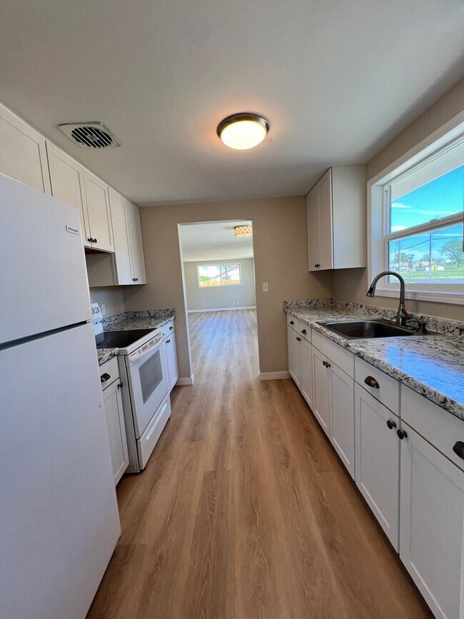 Building Photo - Single-Family Home with Attached Garage