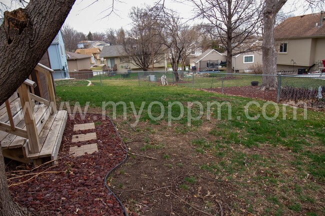 Building Photo - Must See! Well maintained 3 Bedrooms 2.5 B...