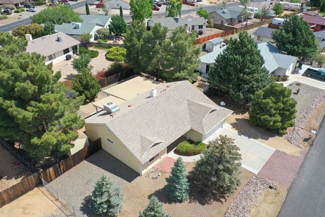 Building Photo - Nice three bedroom two bath home in PV!