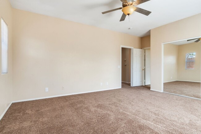 Building Photo - 3 Bedroom home in the beloved Joshua Tree area