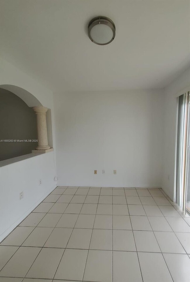 Building Photo - 2717 SE 15th Pl