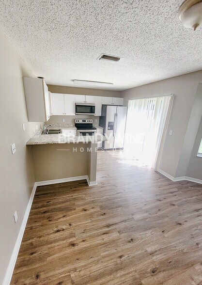 Building Photo - 323 Summer Sails Dr