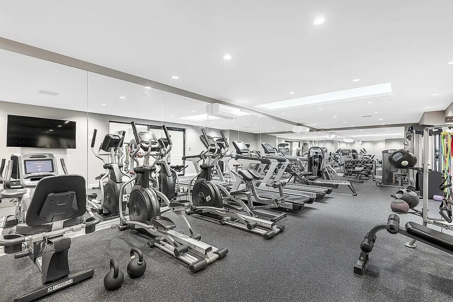 Building Photo - 127 W 112th St