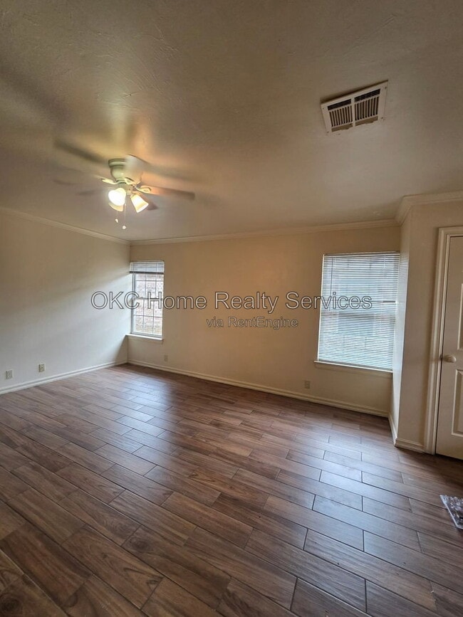 Building Photo - 1132 N Gardner Ave