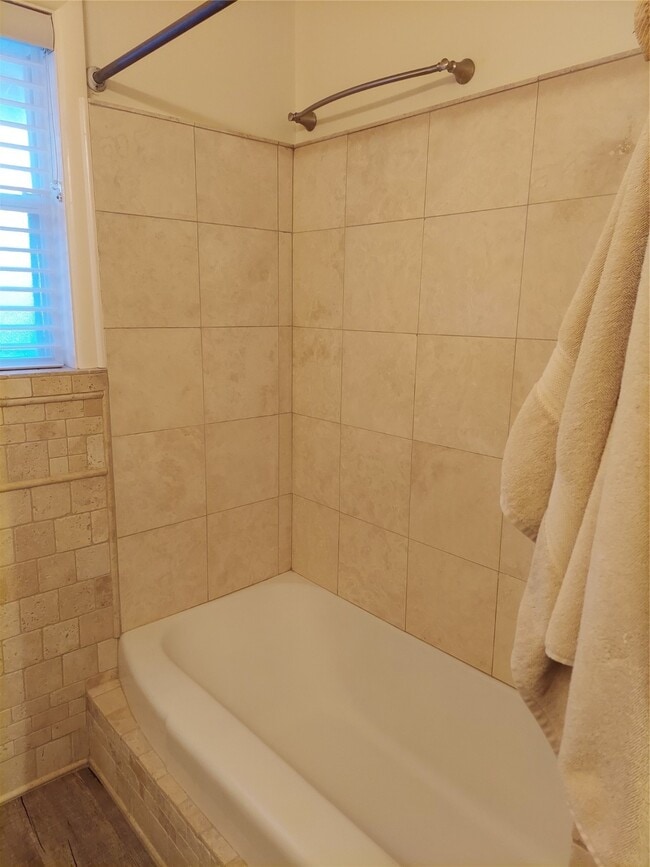 Building Photo - 2821 Eastgrove Ln