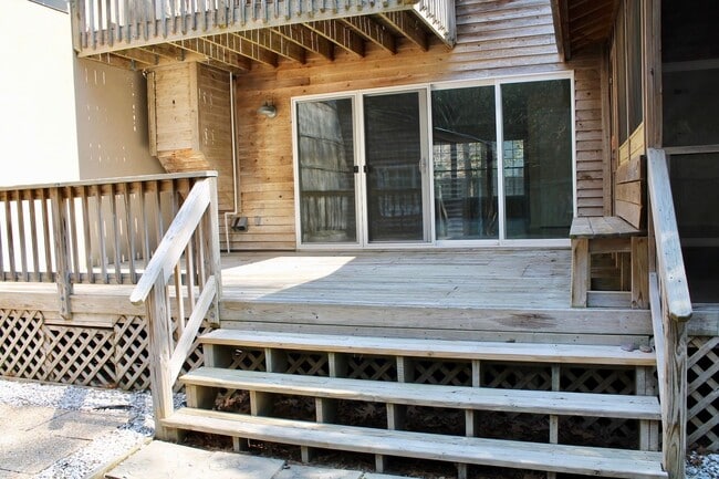 Building Photo - Spacious, Open Floor Plan at the end of 81...