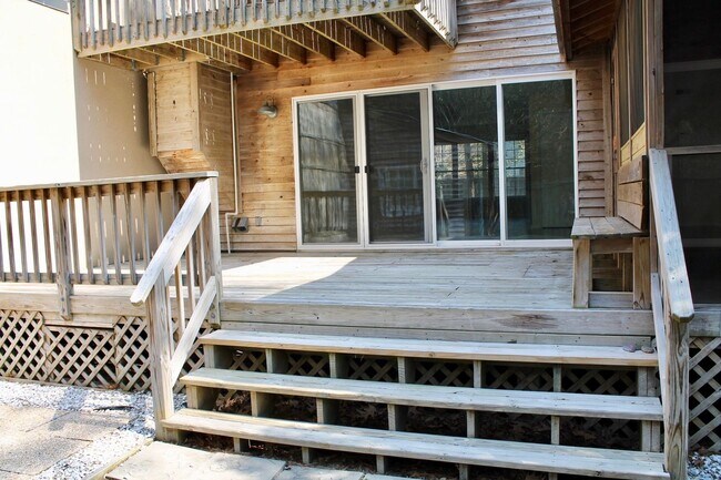 Building Photo - Spacious, Open Floor Plan at the end of 81st Street on the State Park!