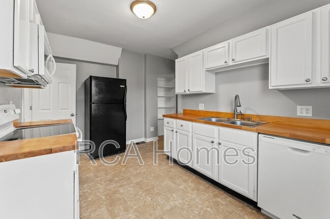 Building Photo - 107 N Kealing Ave