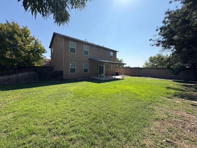 Building Photo - Beautiful home Ready to move in.