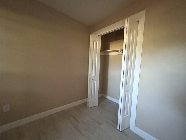 Building Photo - 1505 Crescent Cir