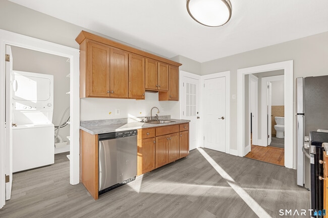 Building Photo - 1172 New Britain Ave