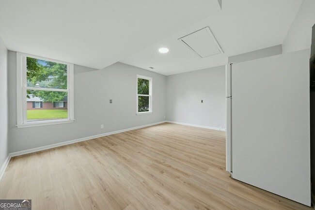 Building Photo - 210 Meadow Run