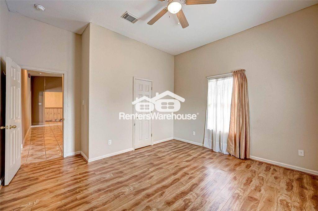 Building Photo - 5027 Creekmont Dr