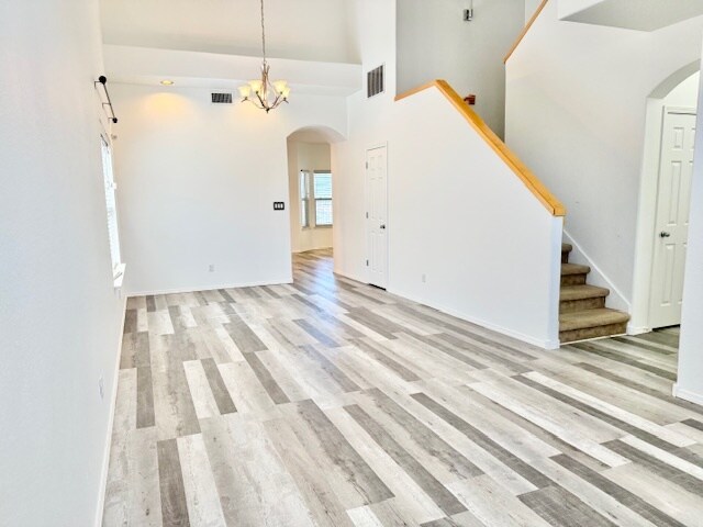 Building Photo - 1199 Mirador Loop N E