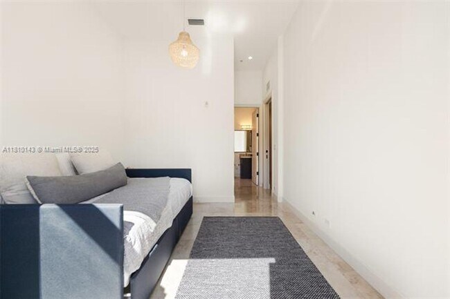 Building Photo - 7430 SW 56th Ct