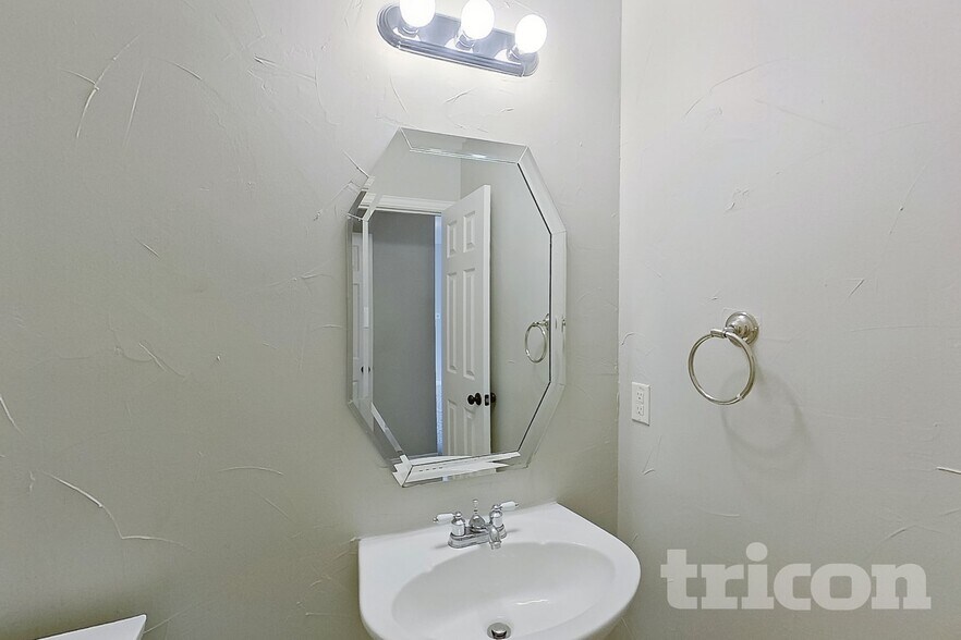 Building Photo - 5813 Norfolk Ln