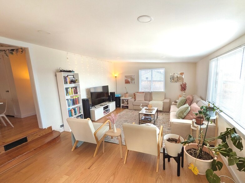 Building Photo - 850 S Osage St