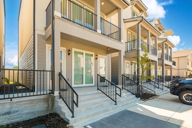 Building Photo - 494 S Centro Cir