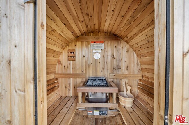 Building Photo - 8800 Hollywood Blvd