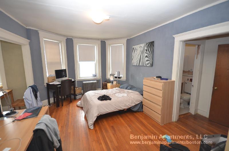 Building Photo - 235 Park Dr