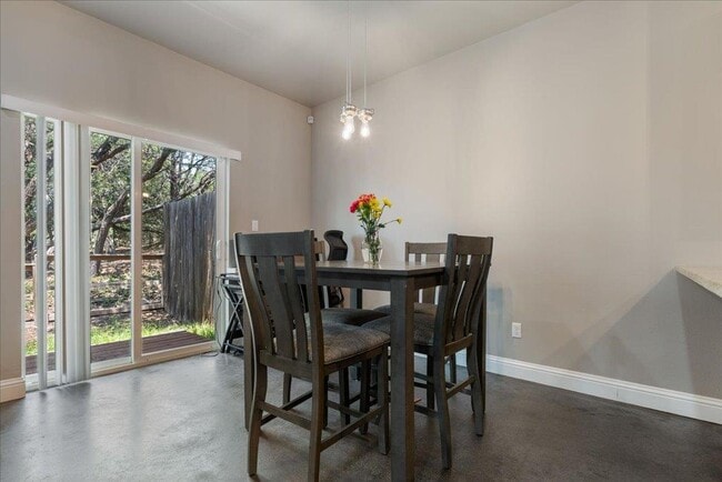 Building Photo - 5800 Clubhouse Dr