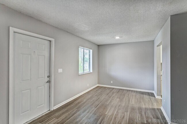 Building Photo - 9184 Roan Ln