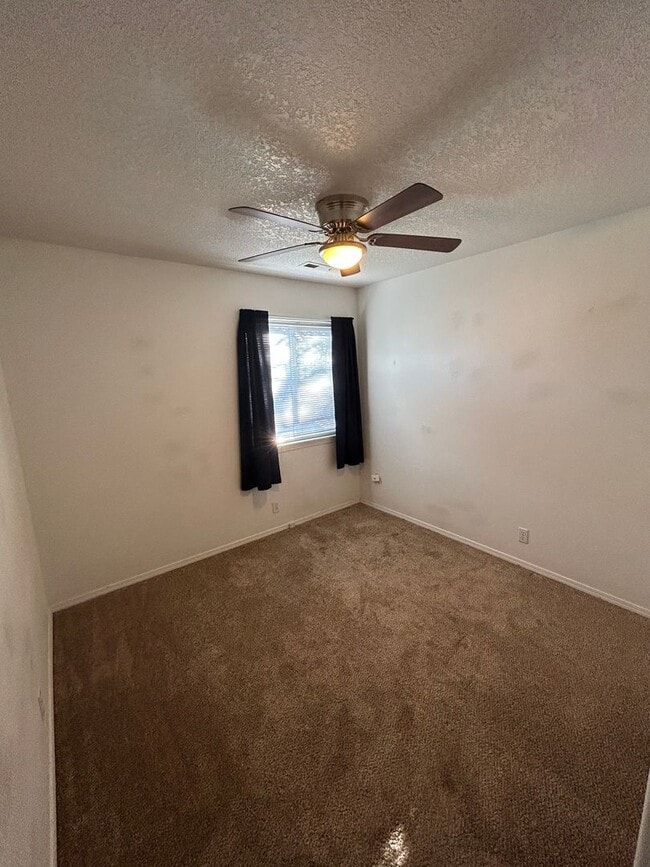 Building Photo - Nice 3 bed/2 1/2 bath near Grandhaven Elem...