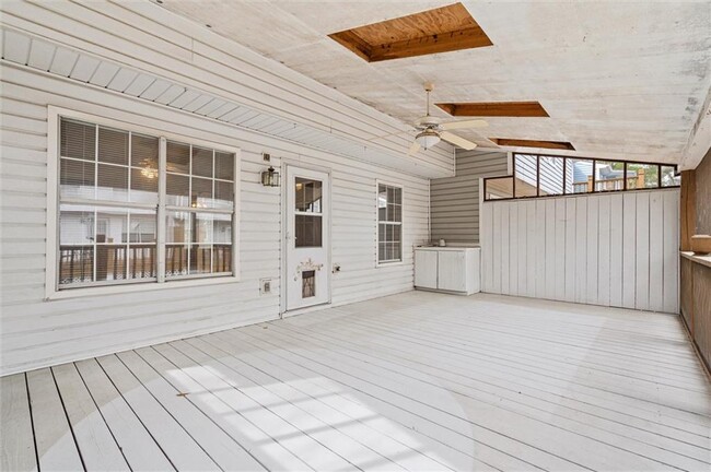 Building Photo - 270 Hillcrest Rd