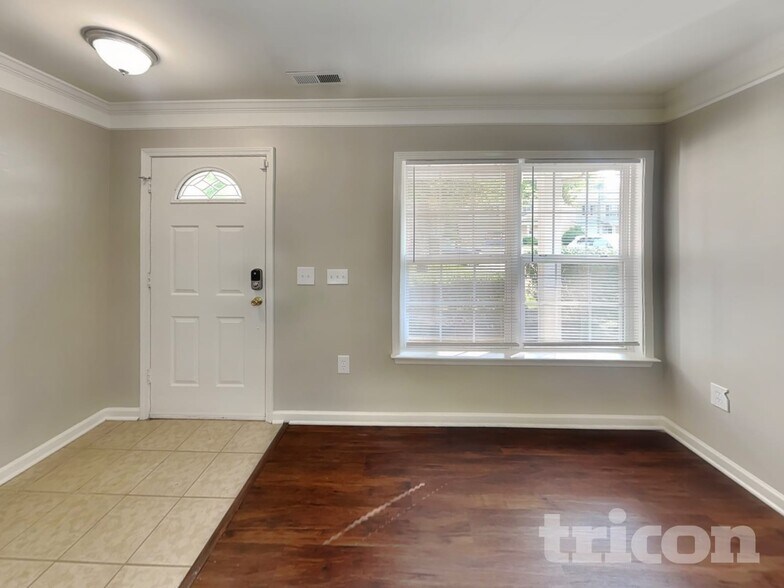 Building Photo - 10247 Hugue Way