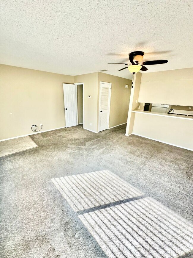 Building Photo - Nice 1 bedroom condo for rent in Miramar Beach w/ a community pool!